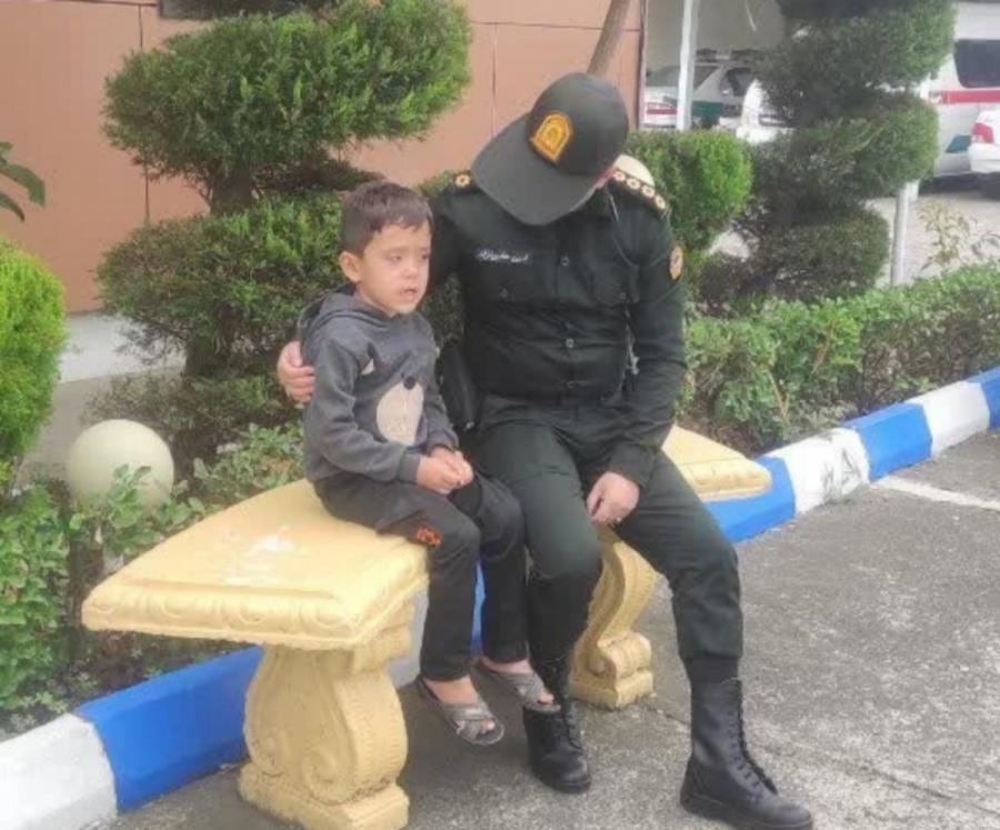 با تلاش پلیس بندر انزلی کودک گمشده اصفهانی به آغوش خانواده بازگشت