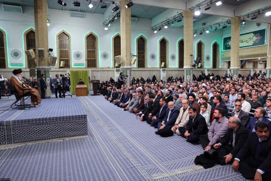 رهبر انقلاب: ملت ایران هر کسی که مزدوری آمریکا را بکند، لگدمال خواهد کرد/ نیروی نیابتی نداریم