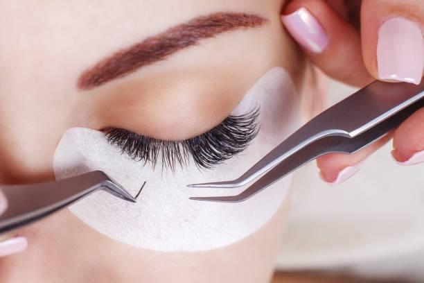 نکات و خطراتی که قبل از کاشت مژه باید بدانید