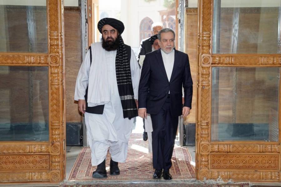تصاویر/عباس عراقچی در کابل هم به رستوران رفت