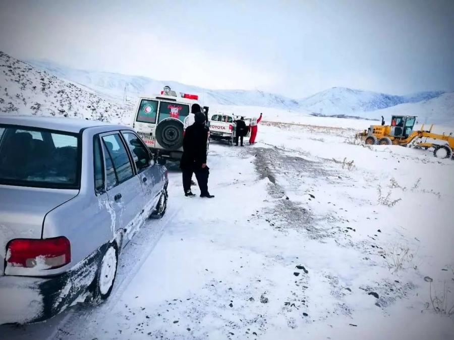 به دلیل کولاک و برف؛ از ساعت ۲۴ امشب آزادراه قزوین-رشت و دیگر جاده های شمال به روی خودروها بسته می شود