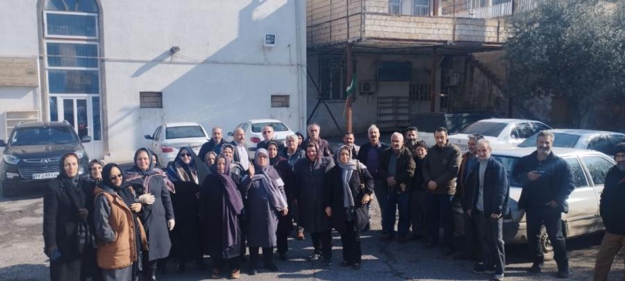 تجمع اهالی روستای خاصکول و همجوار در مقابل فرمانداری رودبار؛به مزاحمت مرغداری ها رسیدگی کنید
