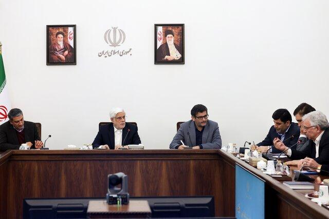  عارف: با احتکار و گران‌فروشی برخورد می‌کنیم
