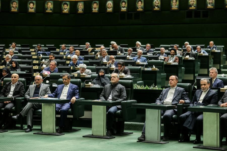 نمایندگان موافق،مخالف،رئیس جمهور و وزیر اقتصاد چه گفتند؟