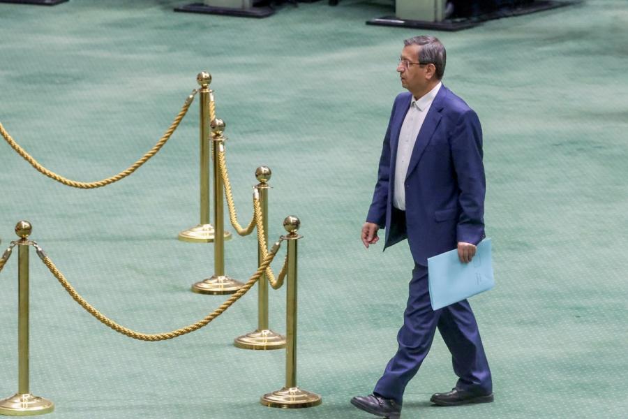 همتی مجبور به خداحافظی از دولت پزشکیان شد