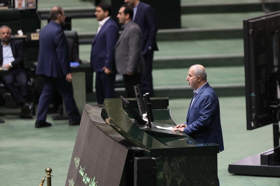 آقای کوچکی نژاد، به وزیر اقتصاد ۶ماه هم فرصت ندادید؛شما بفرمایید در ۲۰سال نمایندگی برای رشت چه کرده اید؟