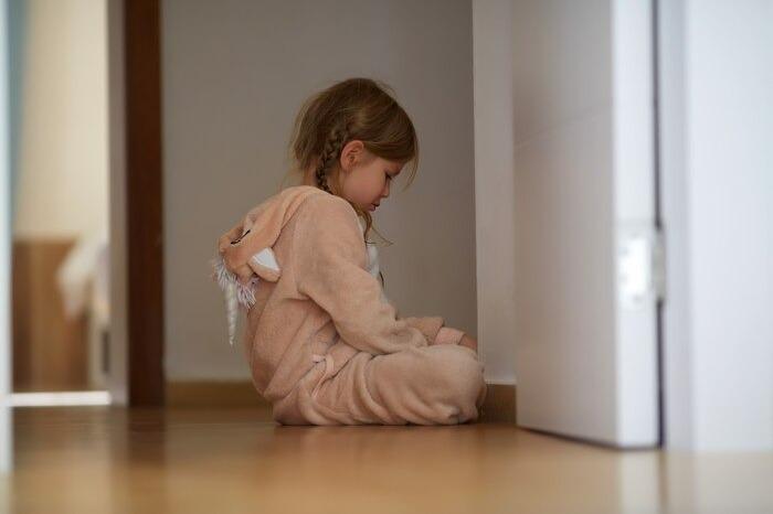 چند توصیه به والدین هنگام تنها گذاشتن فرزندان در منزل