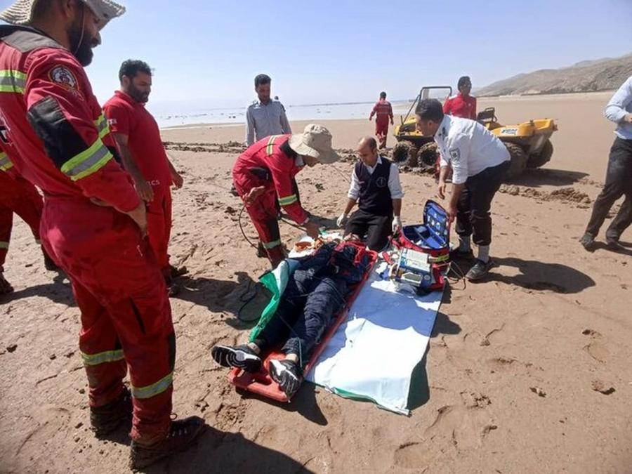 جان باختن یک زن ۳۵ ساله بر اثر سقوط پاراگلایدر تفریحی در دریاچه مهارلو