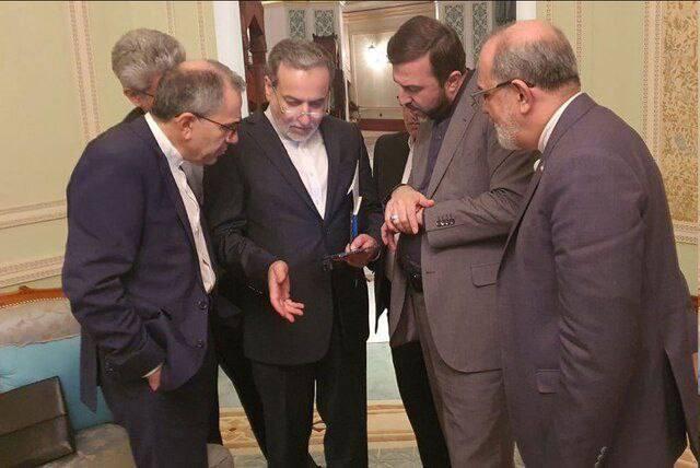 در چیدمان سالن های مذاکره نه میزی بود و نه خودکار طلاکاری شده