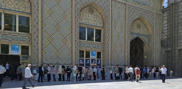 چرا صفِ خرید کتاب عادل فردوسی پور تحسین برانگیز نیست