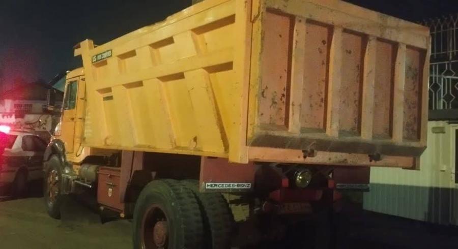 توقیف محموله ۱۰ تنی شن و ماسه غیرمجاز در سراوان