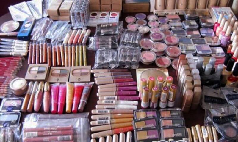 کشف لوازم بهداشتی و آرایشی قاچاق در یک باربری در رشت
