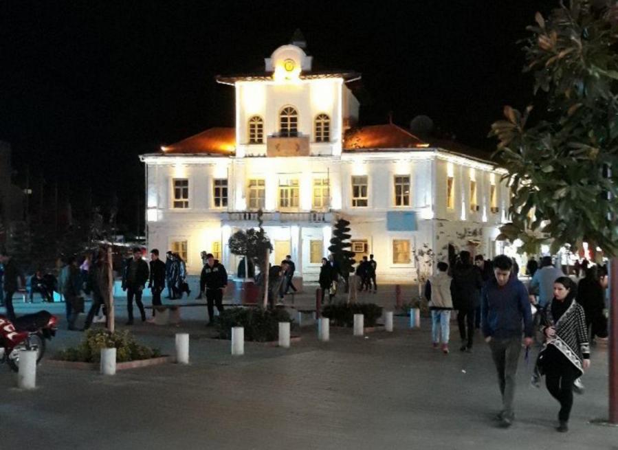  بنای تاریخی «فرهنگ و هنر» میدان شهرداری رشت به مرمت فوری نیاز دارد