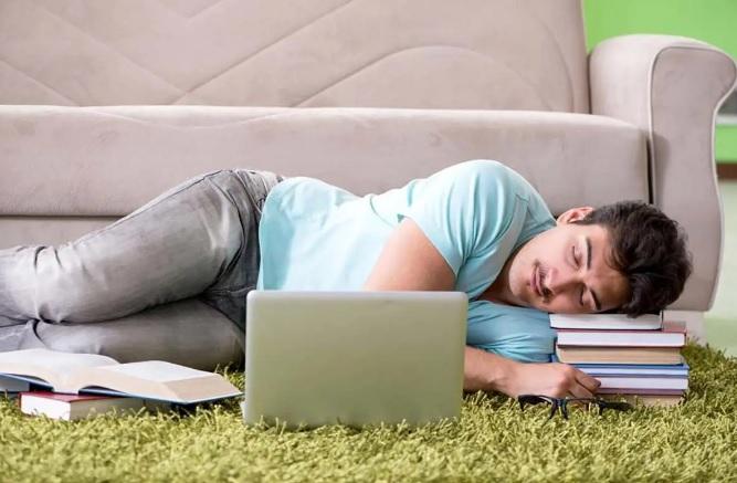 چرت عمیق = جرقه‌های ناگهانی خلاقیت! 💡😴