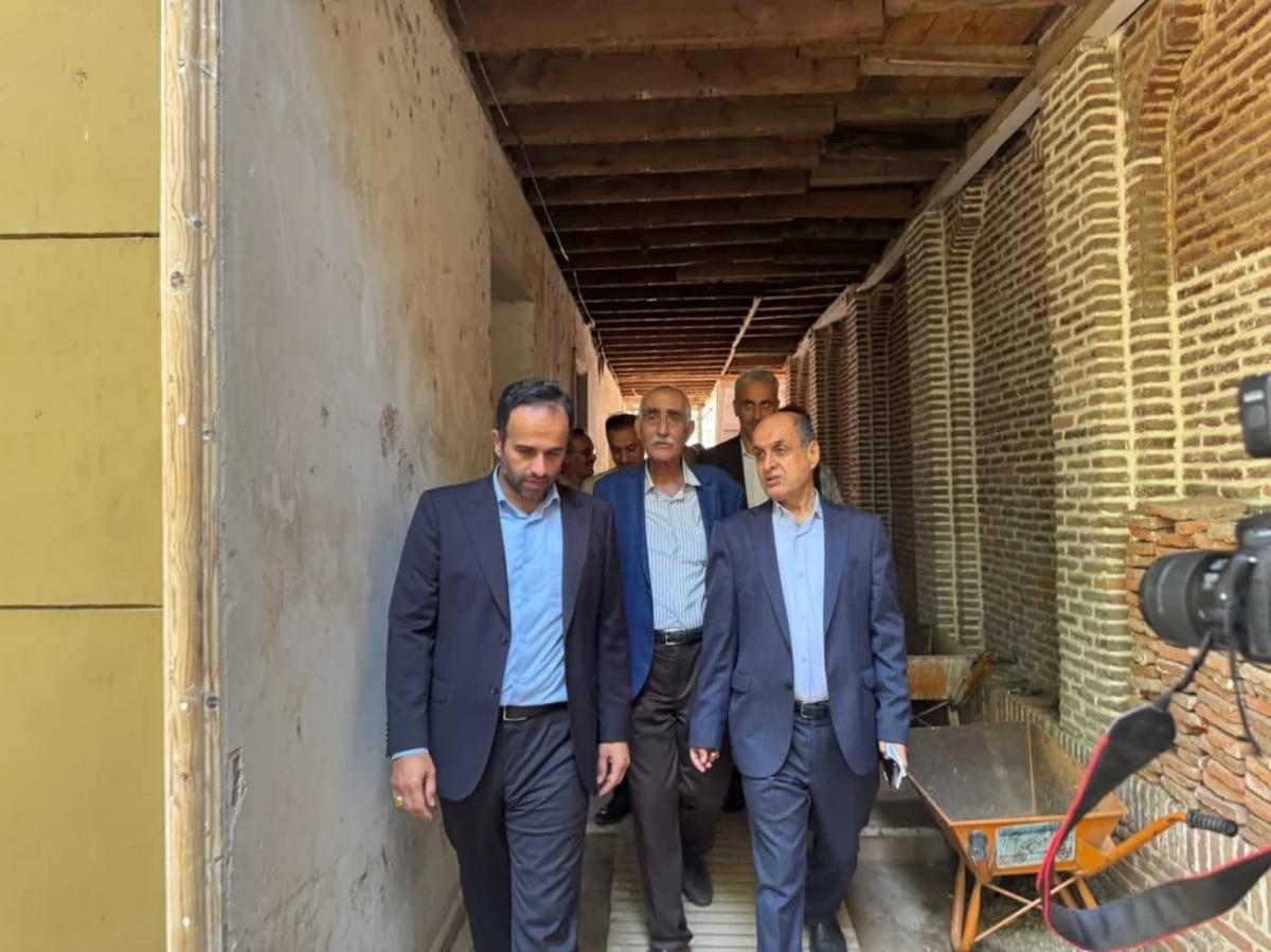 حق شناس و شوقی از پروژه های مرمت خانه های تاریخی رفیع و ابریشمی بازدید کردند