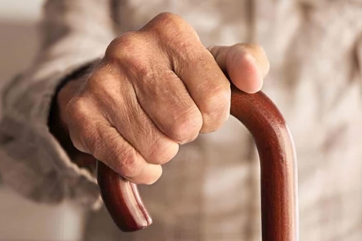 افراد بالای ۵۰ سال از این نوشیدنی ها دوری کنند
