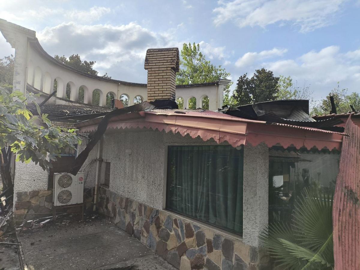 مهار آتش سوزی یک رستوران در رشت/عکس مهار آتش سوزی یک رستوران در رشت/عکس