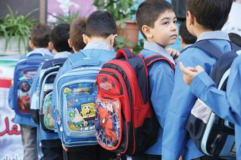 توصیه‌های یک فیزیوتراپیست برای خرید کیف و کفش دانش‌آموزان