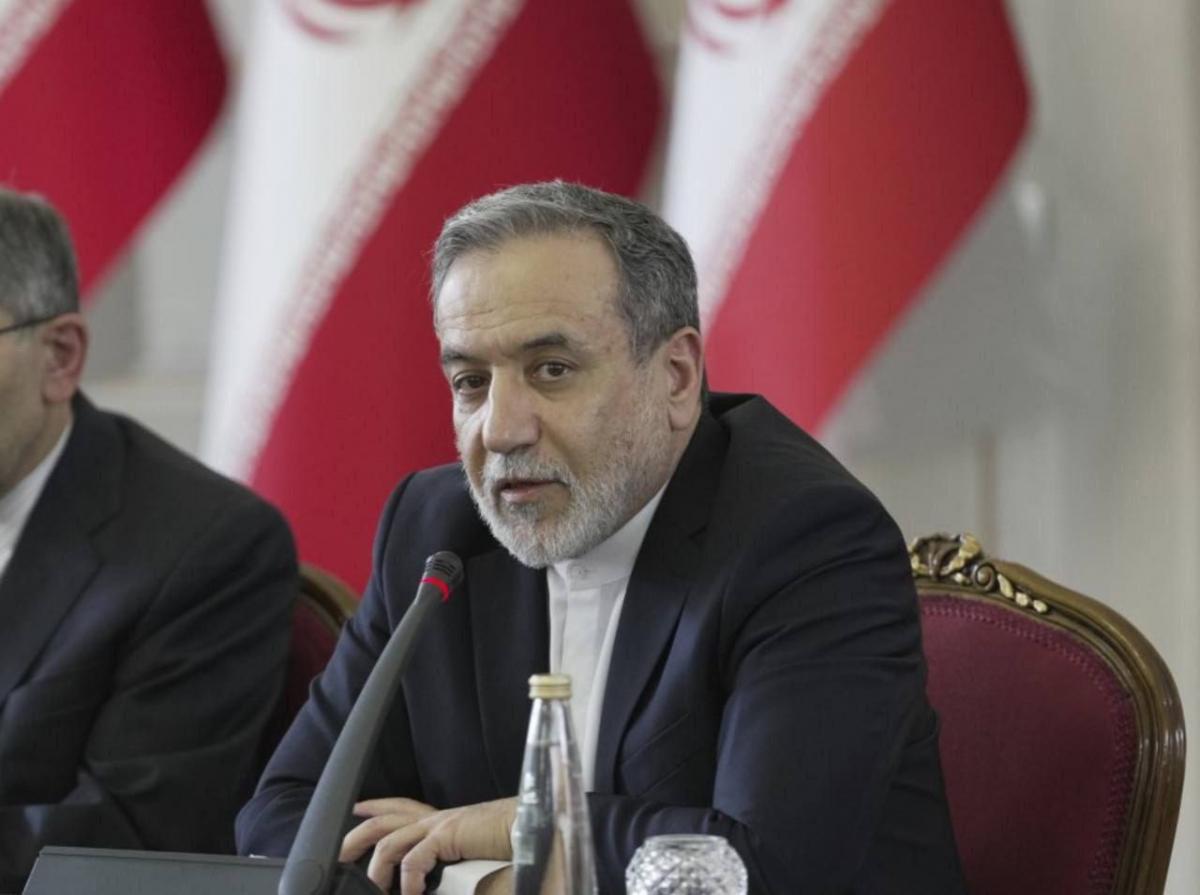 عراقچی: تماسی با ویتکاف نداشته ام