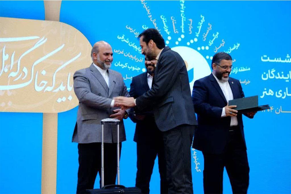 تجلیل از «علی احمدنیا » نماینده صندوق اعتباری هنر در گیلان