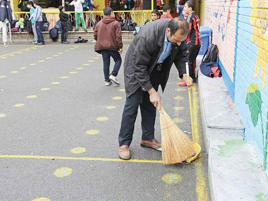 شرایط و جزئیات آزمون جدید استخدامی آموزش و پرورش برای سرایداران و نیروهای خدماتی