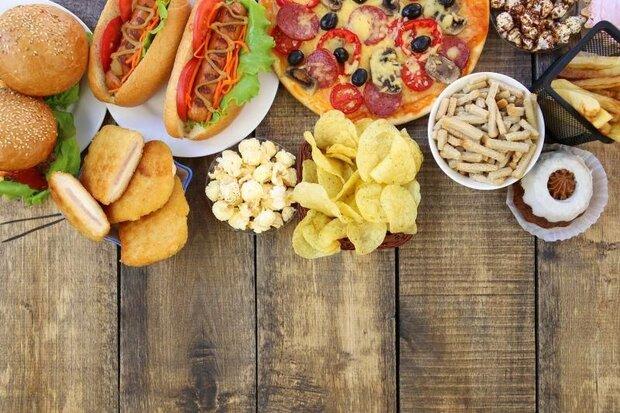   غذاهای فوق فرآوری شده می‌توانند باعث پرخوری در نوجوانان شوند