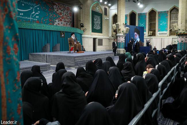 زن، کارگزار خانه نیست، مدیر است