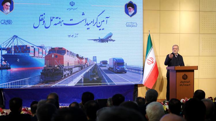 رئیس‌جمهور: مرگ سالانه ۱۷ هزار نفر در تصادفات قابل‌قبول نیست؛ این آمار مثل سقوط مداوم هواپیماست