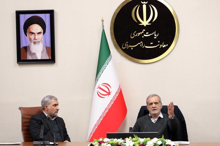 رئیس جمهور: اصلاح شاخ و برگ ها کافی نیست؛ جراحی  بزرگ اقتصادی لازم است