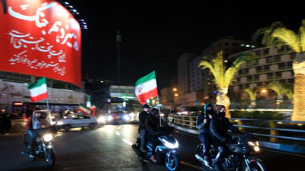 گزارش فارس از وضعیت خیابان های تهران در شب یکشنبه بعد از فراخوان پهلوی برای «تصرف مراکز شهرها»