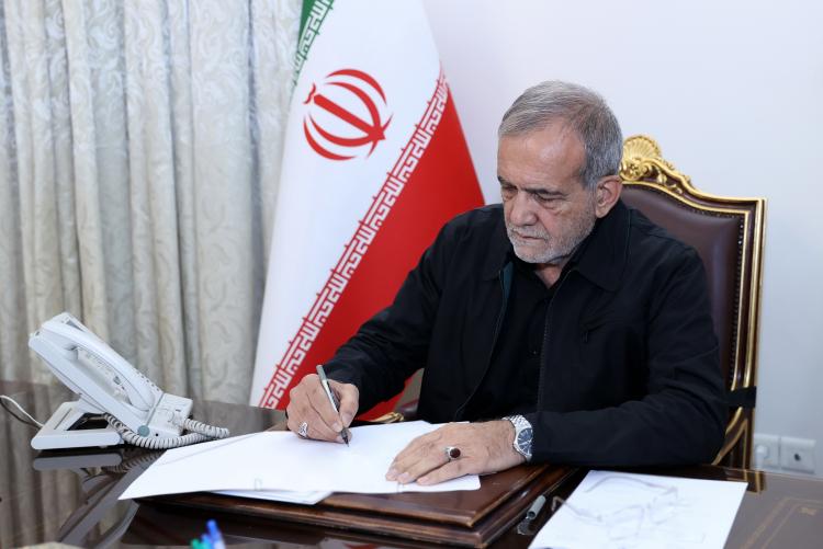 پزشکیان:حاکمیت در برابر همه آسیب دیدگان این حوادث تلخ مسئول است/ همدردی با داغدیدگان