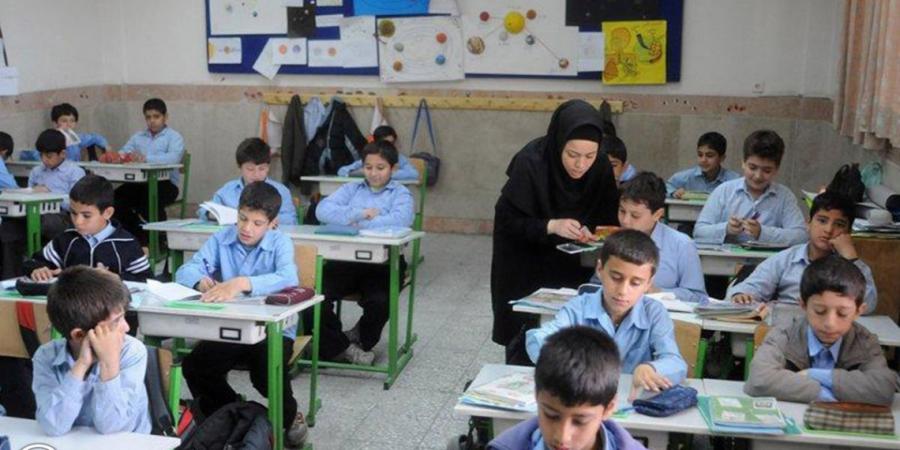 مجلس مجوز استخدام ۱۰ هزار معلم بازنشسته و حق‌التدریس را صادر کرد