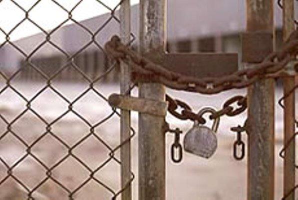 تعطیلی موقت کارخانه «تولی‌پرس» و بلاتکلیفی بیش از ۱۰۰ کارگر