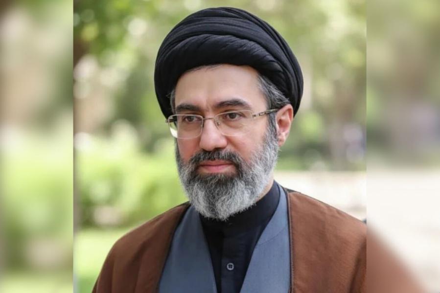تنگه هرمز همچنان باید بسته بماند/به دوستی با همسایگان معتقد هستیم 