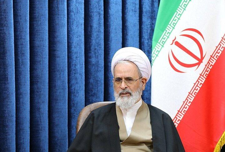 نامه مهم آیت الله اعرافی به پاپ رهبر کاتولیک‌های جهان