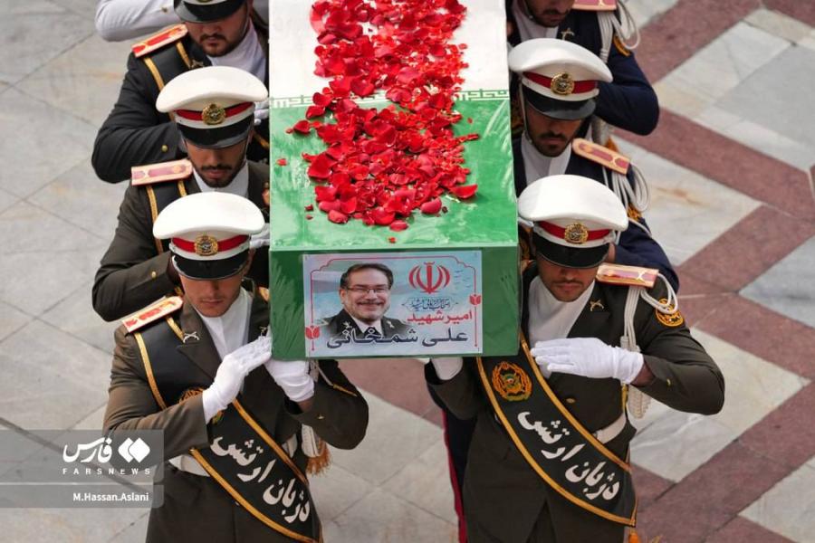 پیکر دریابان شمخانی «بدون سَر» به خاک سپرده شد