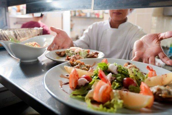 غذاهای رستورانی و فست فودی قلب شما را مریض می کند
