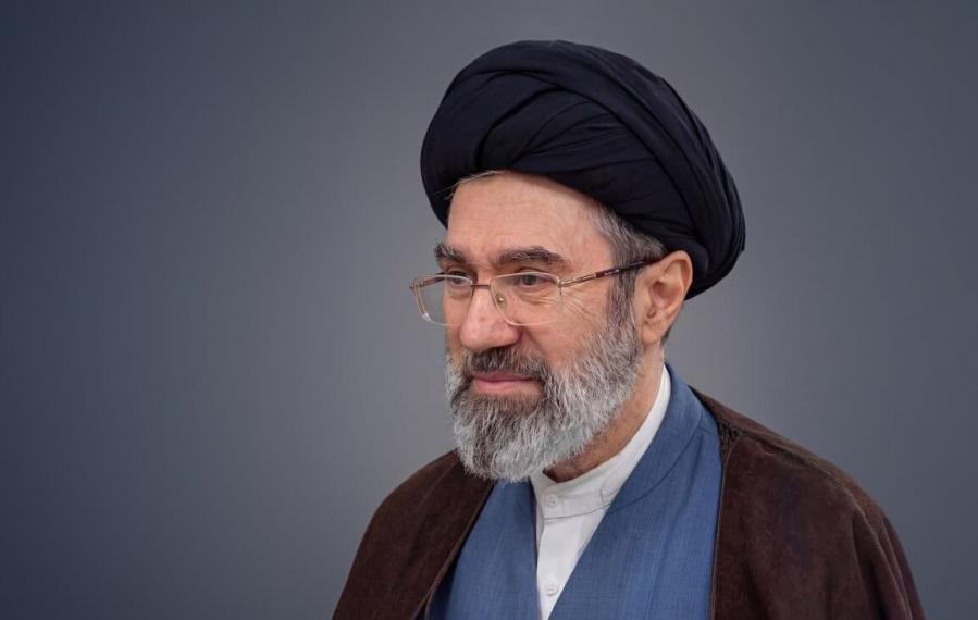  ارتش دلاورانه از آب و خاک و پرچم ایران دفاع می کند