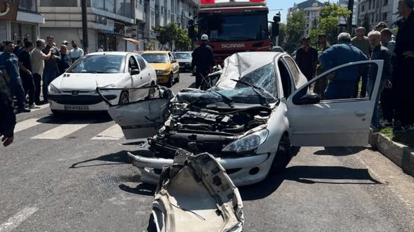 نجات معجزه آسای دختر نوجوان از خودروی مچاله شده