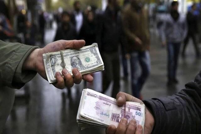 دریافت کارمزد دلالی برای فروش دلار