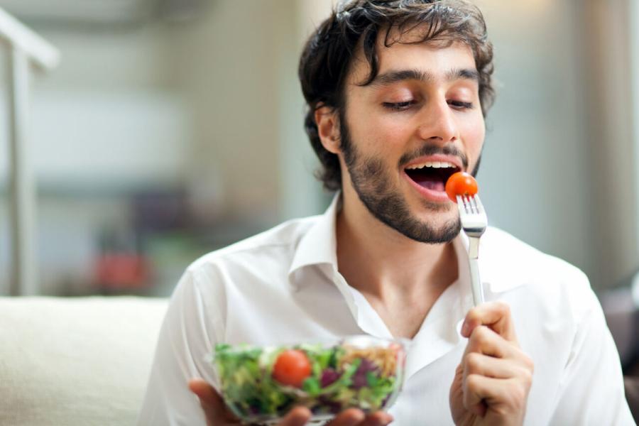 چرا بعضی ها هرچه می خورند چاق نمی شوند؟ لاغرهای خوش شانس یا متابولیسم متفاوت؟