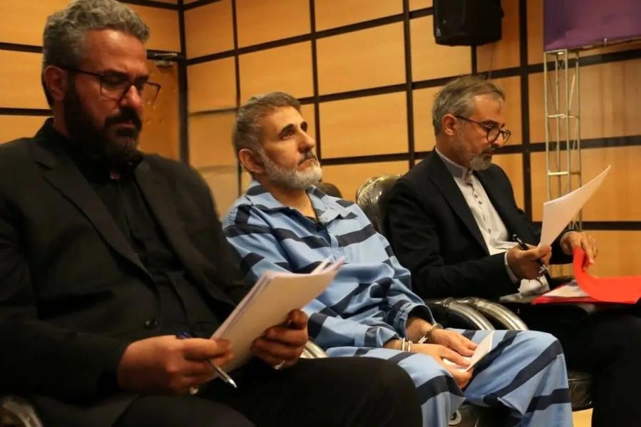  هیچ یک از کارکنانم را برای شرکت در اغتشاشات ترغیب نکردم، از کرده خود پشیمانم
