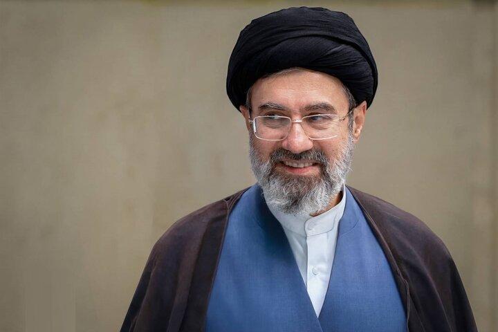 فقط چند بخیه به پای آیت الله مجتبی خامنه ای زده شد فقط چند بخیه به پای آیت الله مجتبی خامنه ای زده شد