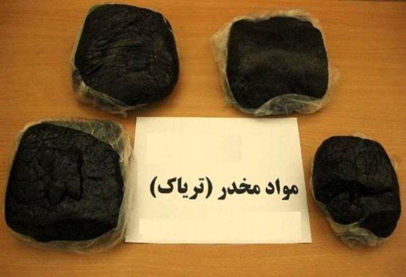 تریاک‌های جاسازی شده در پژو ۲۰۶ رضوانشهر کشف شد؛ متهمان دستگیر شدند