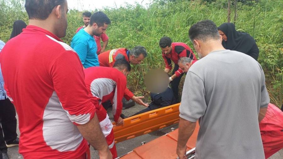 عکس/عملیات نجات آتش نشانان در جاده شهر صنعتی رشت؛ ۱۲ نفر در تصادف شدید اتوبوس و کامیون آسیب دیدند عکس/عملیات نجات آتش نشانان در جاده شهر صنعتی رشت؛ ۱۲ نفر در تصادف شدید اتوبوس و کامیون آسیب دیدند