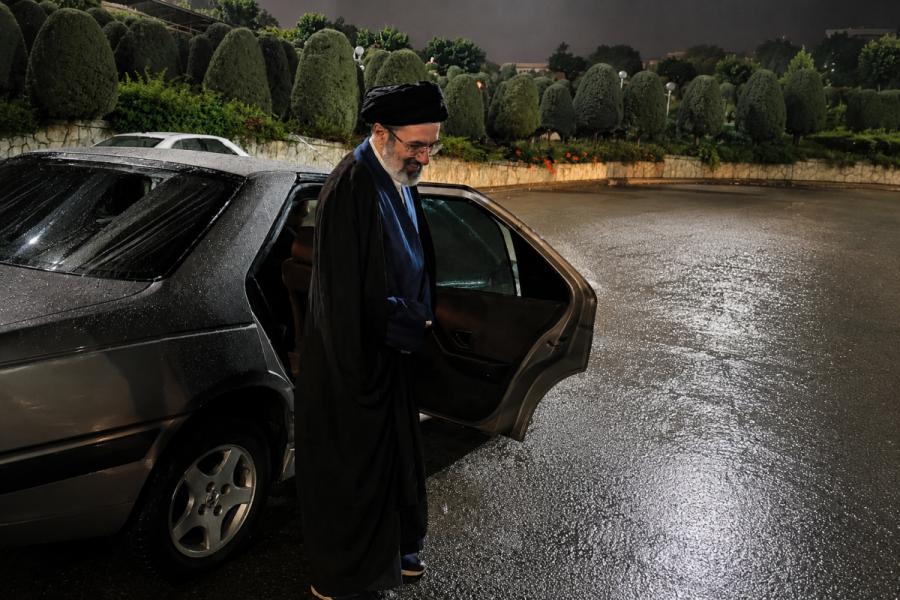 این عکسِ آیت الله سید مجتبی خامنه ای، رهبر انقلاب،جدید است؟