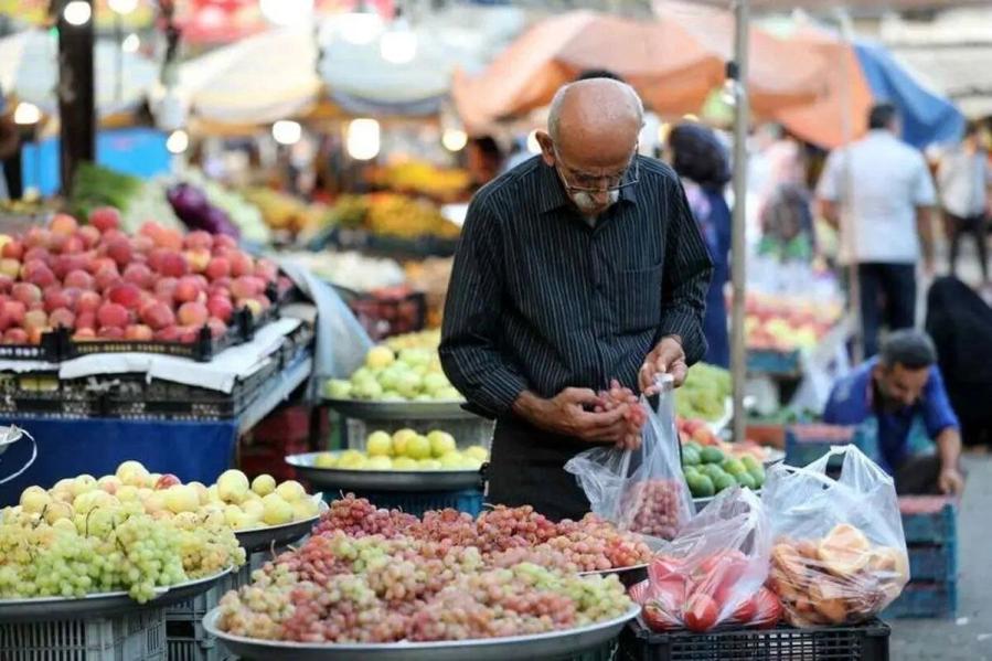 پلمب ۱۰ روزه میوه فروشی متخلف در رشت به دلیل گران فروشی