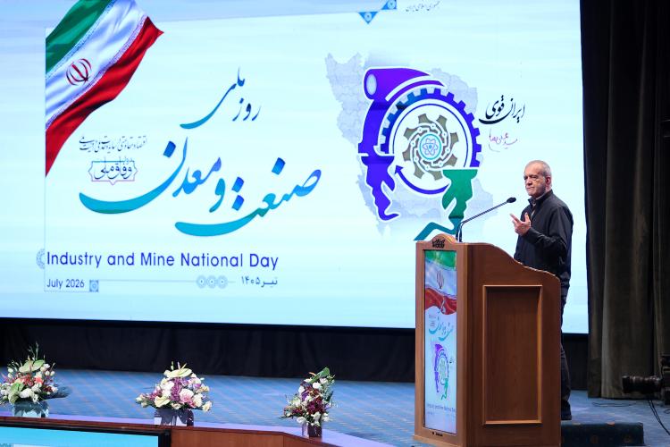 رئیس‌جمهور: ‌دستگاه دیپلماسی هرگز از حقوق ملت کوتاه نمی آید/ صدا و سیما تنها بخشی از صحبت های رهبر شهید انقلاب را در مورد عدم مذاکره پخش می کند