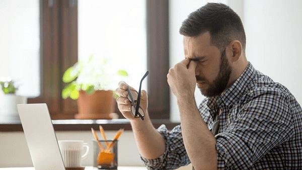 مغز از اشتباه‌های ما دفاع می‌کند؟