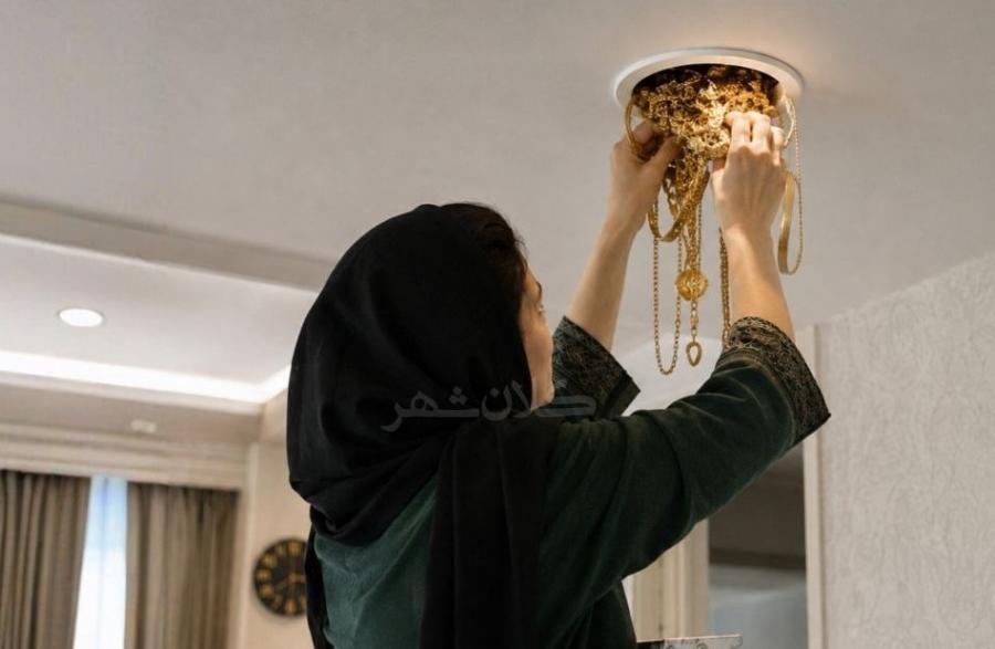 عروس خانواده ۷۰۰ گرم طلا را در چراغ هالوژن مخفی کرد